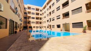Superbe Appartement 26 Chambres avec Piscine & Balcon Gueliz