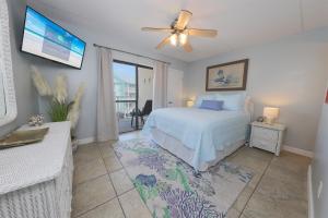 Sugar Beach 2 Bedroom, 2 Bathroom Condo 4 Pools!