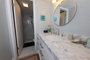 Sugar Beach 2 Bedroom, 2 Bathroom Condo 4 Pools!