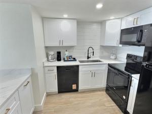Island Winds East 507 - Immaculately Remodeled - Fall Family Fun