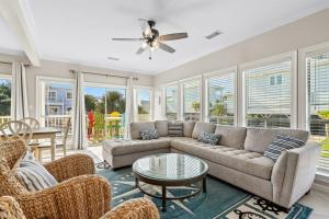 Dog Friendly 3 Bedroom House - Lagoon Front Neighborhood - Short Walk To Beach!