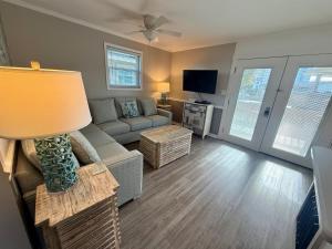 Gulf Village 2 Bedroom Cottage - Fall and Winter Dates Available! 2 Pools!