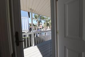 2 Bedroom Pet Friendly Duplex Steps From Beach - Free Daily Activities!