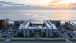 Relaxing 1bd 1ba Condo - Ocean Front Complex in New Smyrna Beach