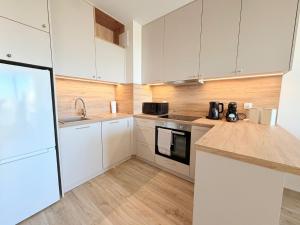 SkyPort Gdańsk Apartment II by JumpInHere