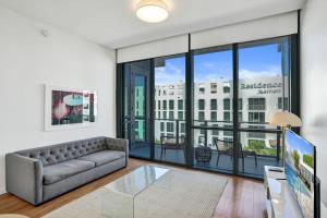 17WEST Spacious 2BR Apartment with Balcony - 405