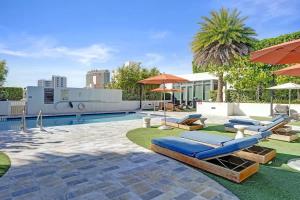 17WEST Spacious 2BR Apartment with Balcony - 405