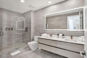 17WEST Spacious 2BR Apartment with Balcony - 405