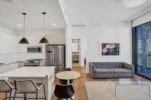 17WEST Spacious 2BR Apartment with Balcony - 405