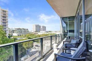 17WEST Spacious 3BR Apartment with Balcony 502
