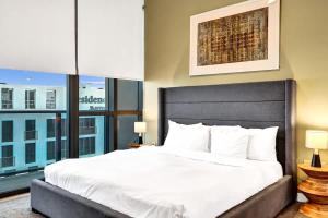 17WEST Spacious 3BR Apartment with Balcony 503