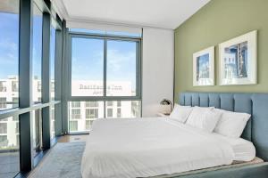 17WEST Spacious 2BR Apartment with Balcony -505