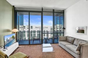 17WEST Spacious 2BR Apartment with Balcony -505