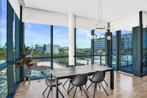 17WEST Spacious 2BR Apartment with Balcony 510