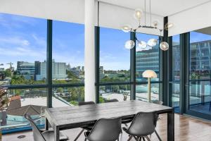 17WEST Spacious 2BR Apartment with Balcony 510