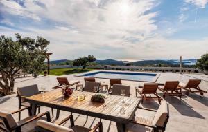 Stunning Home In Dvornica