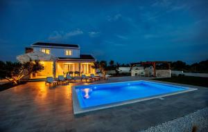 Stunning Home In Dvornica