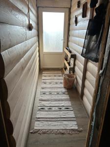 Хатка у долині