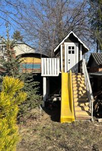 Хатка у долині