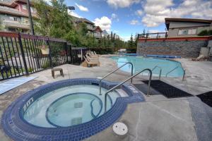 Cougar Den, Top Floor, 2 Level, Amazing Views!