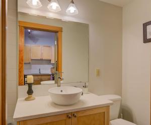 Cougar Den, Top Floor, 2 Level, Amazing Views!