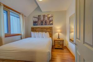 Cougar Den, Top Floor, 2 Level, Amazing Views!