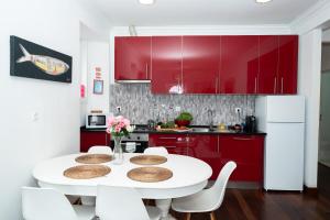 Spacious 3-Bedroom 3 double bed 1 sofa bed 2 bathroom Apartment with Open Terrace in Central Lisbon