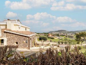 With large private outdoor space and parking space img36