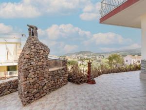 With large private outdoor space and parking space img35