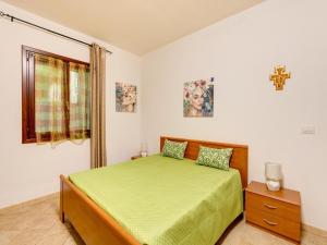 With large private outdoor space and parking space img22