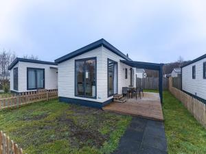 Bright Beachside Base in Burgh-Haamstede