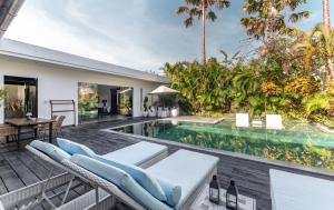 Villa Mette, 3BR Luxury Berawa Villa, Top Rated whit a 5star, 350m to beach Walk to Beach
