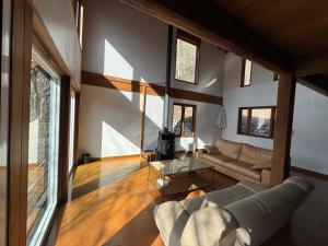 Cabin A MtFuji view, BBQ, lake Saiko 3mins, hammock, wood deck