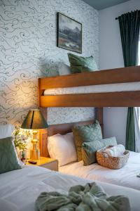 EaDo Luxe with Pool and Mini Golf 10 Mins to Daikin Park GRB WBC and Universities