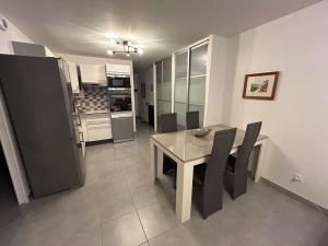Appartement avec climatisation et parking - 4 pers. - FR-1-837-119