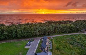 Cozy Home In Darlowo With Sauna