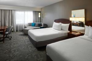 Courtyard Newark Granville