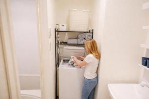 303Room,5-Minute Walk to Oshiage ,Private One-Bedroom Unit ,Near Tokyo Skytree ,Fully Equipped Kitchen & Bathroom ,Separate Wet and Dry Areas