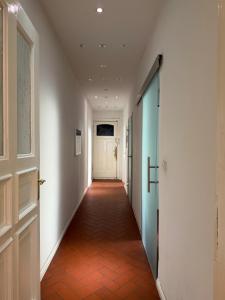 Beautiful old-building apartment with fireplace and piano 6 people