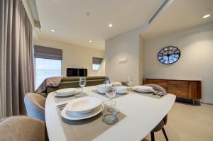 Mercury Tower Luxury Apt- Pools, Gym & Spa