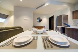 Mercury Tower Luxury Apt- Pools, Gym & Spa