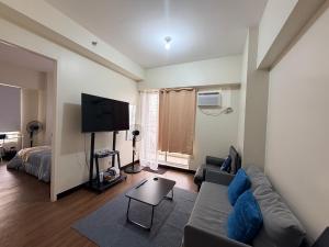 Prisma Pasig Gateway with Balcony and Wifi