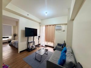Prisma Pasig Gateway with Balcony and Wifi