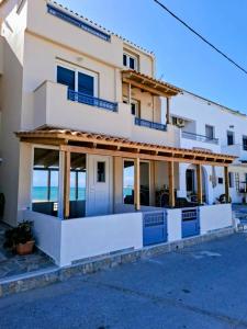 Almiriki- Ground Floor Seafront Studio