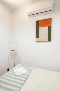 Cozy 3BR Near Av Liberdade Sleeps 8 Patio