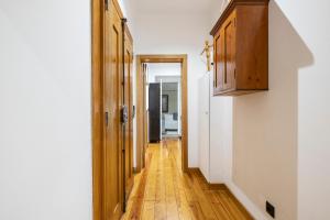 Cozy 3BR Near Av Liberdade Sleeps 8 Patio