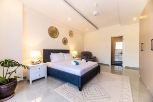 Aqua Garden 2BR, Walk to the Beach