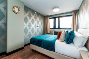 Stylish 1BR, Holland Park, Skyline Views - Pass the Keys