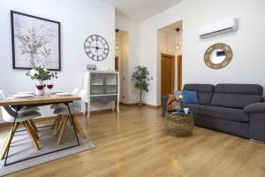 -MalagaSunApts- Jinetes Chil Pool & Park2