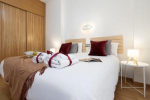 -MalagaSunApts- Jinetes Chil Pool & Park2